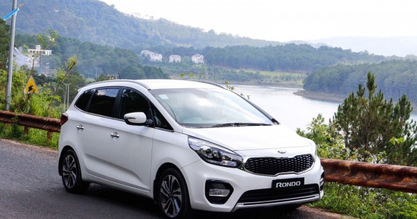 Giá xe ôtô hôm nay 7/9: Kia Rondo giảm 16 triệu đồng