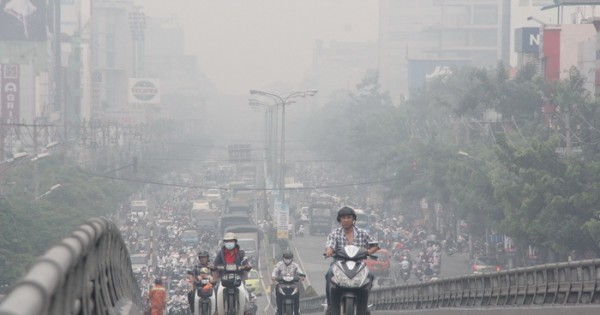 TP Hồ Chí Minh: Sương mù xuất hiện trở lại kèm theo hiện tượng cay mắt, người dân lo sợ