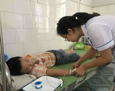 Hải Dương: 70 học sinh tiểu học nhập viện nghi ngộ độc thực phẩm sau bữa ăn bán trú