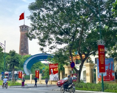 Hà Nội rực rỡ cờ hoa chào mừng 65 năm ngày Giải phóng