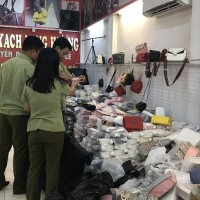 Phát hiện hàng nghìn sản phẩm túi xách giả mạo thương hiệu nổi tiếng