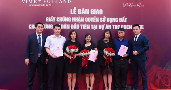 Lễ bàn giao "sổ đỏ" cho cư dân đầu tiên Dự án The Eden Rose