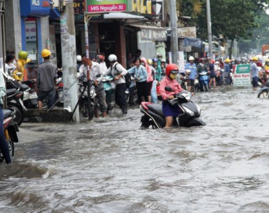 TP Hồ Chí Minh: Quy hoạch chống ngập lỗi thời, người dân còn “bơi” đến bao giờ?