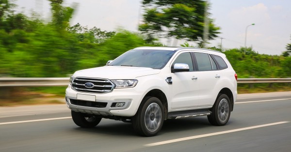 Giá xe ôtô hôm nay 5/11: Ford Everest có giá 999-1.399 triệu đồng