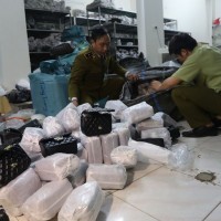Thu giữ hơn 1.000 túi xách giả nhãn hiệu Dior, Hermes...