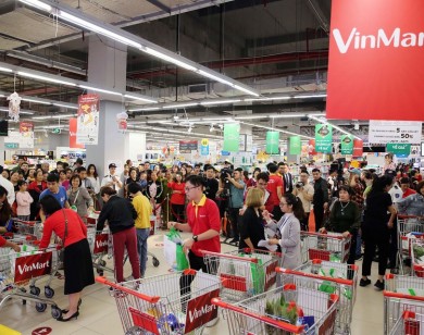 Khách hàng “phủ đỏ” VinMart, hào hứng tranh tài trong cuộc đua mua sắm