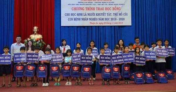 Tân Hiệp Phát trao tặng học bổng cho học sinh khuyết tật, trẻ mồ côi, con bệnh nhân nghèo tại Bình Dương