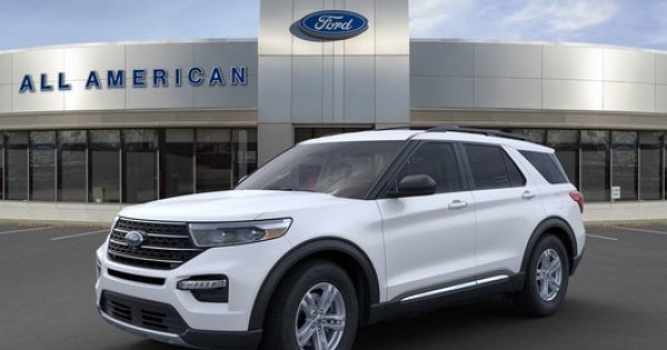 Giá xe ôtô hôm nay 4/12: Ford Explorer giảm 50 triệu đồng