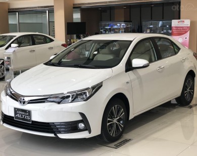 Giá xe ôtô hôm nay 5/12: Toyota Corolla Altis ưu đãi 100 triệu đồng