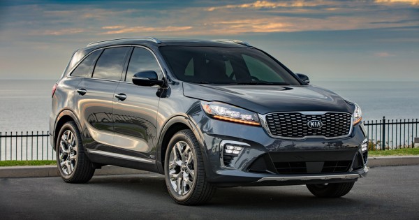 Giá xe Kia Sorento tháng 12/2019: Dao động từ 799 - 949 triệu đồng