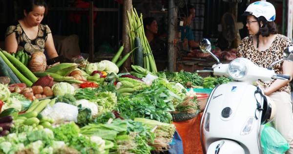 TP Hồ Chí Minh: Rau xanh đồng loạt tăng giá tại chợ lẻ