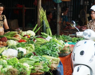 TP Hồ Chí Minh: Rau xanh đồng loạt tăng giá tại chợ lẻ