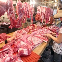 Giá thịt heo leo thang, chạm mốc 280.000 đồng/kg