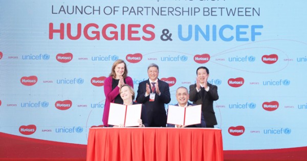 UNICEF hợp tác cùng Tập đoàn tã giấy Huggies hướng đến cải thiện sức khỏe trẻ sơ sinh