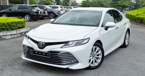 Giá xe ôtô hôm nay 15/12: Toyota Camry có giá 1,029-1,235 tỷ đồng