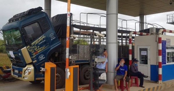 Tài xế “tung đòn” xe hỏng, BOT Ninh Xuân tê liệt
