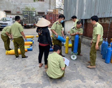 TP Hồ Chí Minh: Quản lý thị trường thu giữ lượng lớn khí độc "bóng cười"