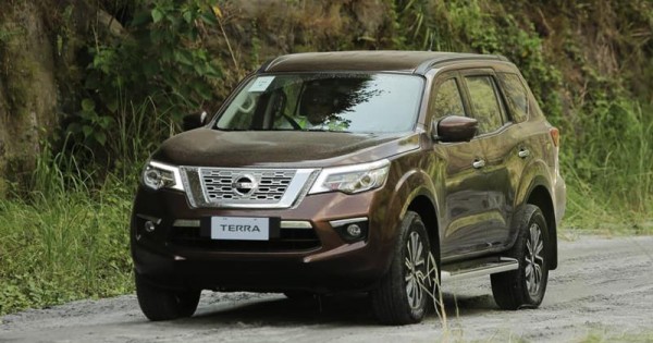 Giá xe ôtô hôm nay 27/12: Nissan Terra tặng phụ kiện và 10 triệu đồng