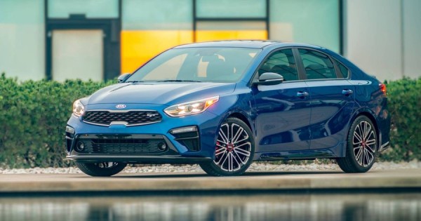 Giá xe ôtô hôm nay 10/1: Kia Cerato ưu đãi 26 triệu đồng