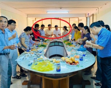 TP Cần Thơ: Trưởng Ban Quản lý các KCX-CN ăn nhậu trong giờ hành chính