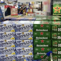 Đại lý đồng loạt giảm giá, bia Tết vẫn ế ẩm