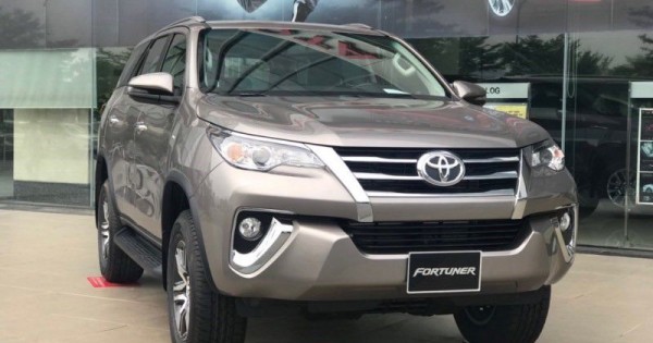 Giá xe ôtô hôm nay 3/2: Toyota Fortuner dao động từ 1,033 - 1,354 tỷ đồng