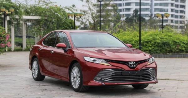 Giá xe ôtô hôm nay 13/2: Toyota Camry có giá 1,029-1,235 tỷ đồng