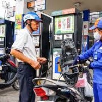 Giá xăng dầu đồng loạt giảm mạnh từ 15h chiều nay