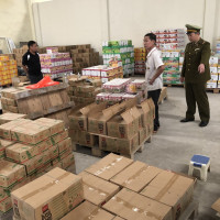Gần 70.000 chai nước giải khát hết "date" bị phù phép thành hàng mới