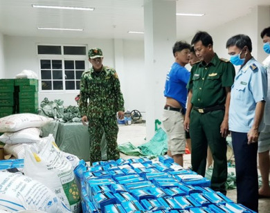 Thu giữ 36.000 chiếc khẩu trang y tế chuẩn bị xuất lậu sang Campuchia