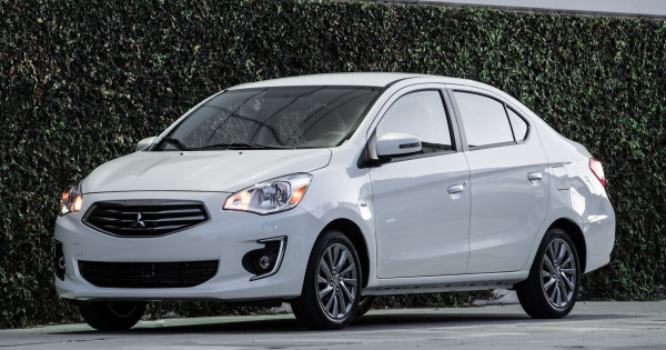 Giá xe ôtô hôm nay 17/3: Mitsubishi Mirage giảm nhẹ