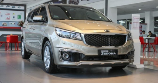 Giá xe ôtô hôm nay 25/3: Kia Sedona ưu đãi 85 triệu đồng