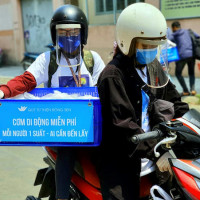 Người Sài Gòn “dìu nhau” qua mùa dịch Covid-19