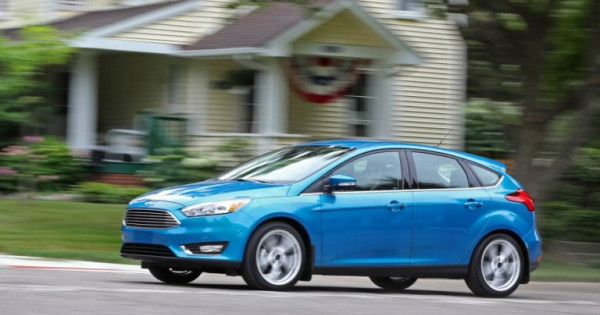 Giá xe ôtô hôm nay 10/4: Ford Focus dao động từ 626-770 triệu đồng