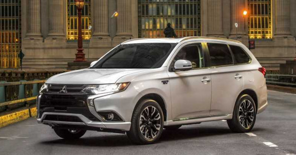 Giá xe ôtô hôm nay 14/4: Mitsubishi Outlander dao động từ 825 - 1.048 triệu đồng