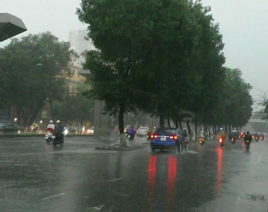 Dự báo thời tiết ngày mai 23/4: Hà Nội có mưa rào và dông, trời rét