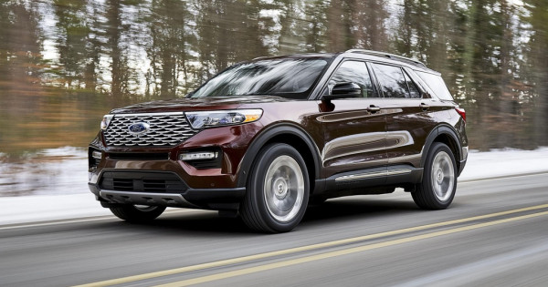 Giá xe ôtô hôm nay 26/4: Ford Explorer giảm gần 300 triệu đồng