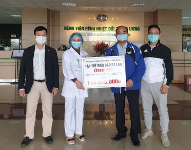 Kiều bào Ba Lan ủng hộ các bác sĩ tuyến đầu chống dịch hơn 100 triệu đồng
