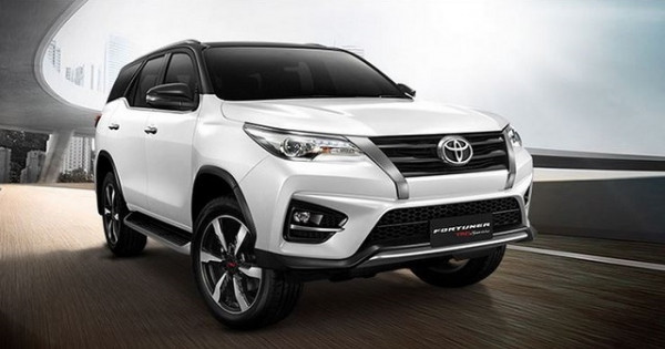 Giá xe ôtô hôm nay 13/5: Toyota Fortuner dao động từ 1,033 - 1,354 tỷ đồng