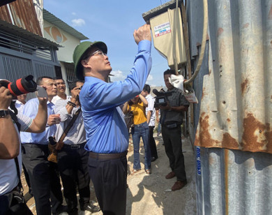 Bí thư Nguyễn Thiện Nhân đi thị sát vi phạm xây dựng tại Bình Chánh