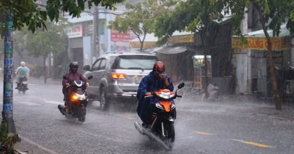 Dự báo thời tiết ngày mai 23/5: Hà Nội có mưa rất to và dông