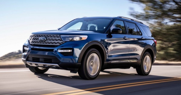 Giá xe ôtô hôm nay 24/5: Ford Explorer giảm 45 triệu đồng