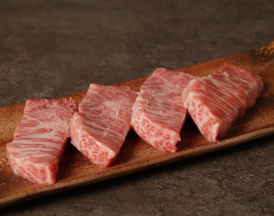 Vì sao thịt bò Kobe có giá 18 triệu đồng/kg?