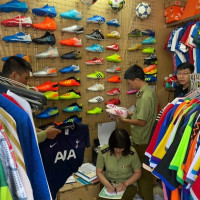 Thu giữ 1.547 sản phẩm 'nhái' nhãn hiệu Adidas, Manchester United