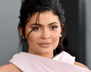Cáo buộc dối trá, Kylie Jenner bị tước danh hiệu tỷ phú