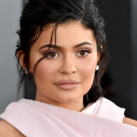 Cáo buộc dối trá, Kylie Jenner bị tước danh hiệu tỷ phú
