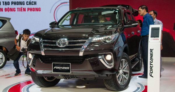 Giá xe ôtô hôm nay 12/6: Toyota Fortuner dao động từ 1,033 - 1,354 tỷ đồng
