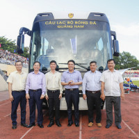 THACO tặng xe bus 47 chỗ cho CLB bóng đá Quảng Nam