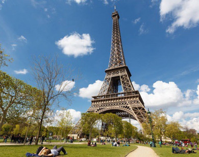 Tháp Eiffel mở cửa đón khách trở lại sau dịch Covid-19