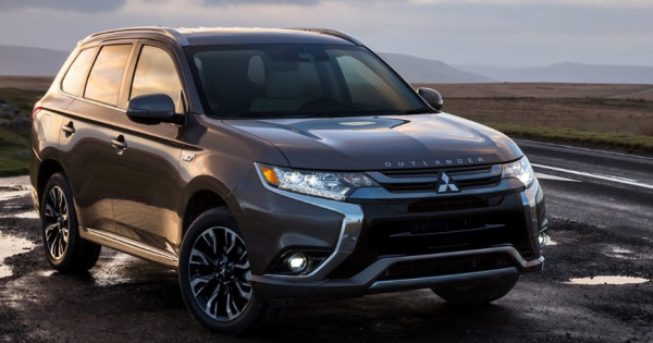 Giá xe ôtô hôm nay 27/6: Mitsubishi Outlander ưu đãi 51 triệu đồng